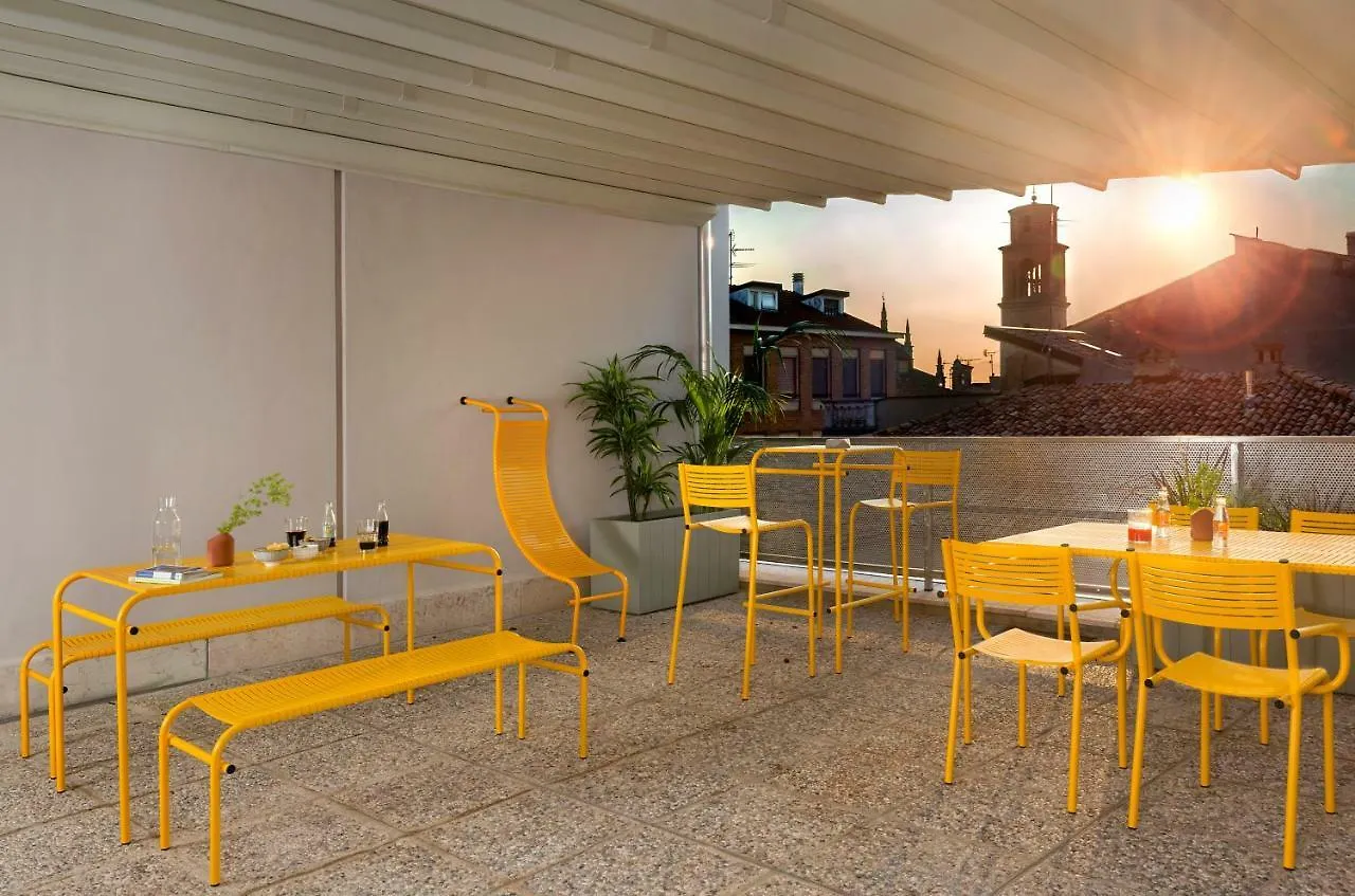 Bnbiz - Coworking Hotel Fiorenzuola dʼArda Ιταλία