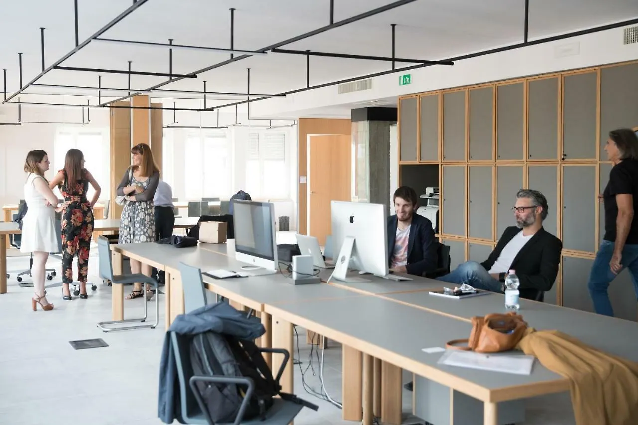 Bnbiz - Coworking Hotel Fiorenzuola dʼArda